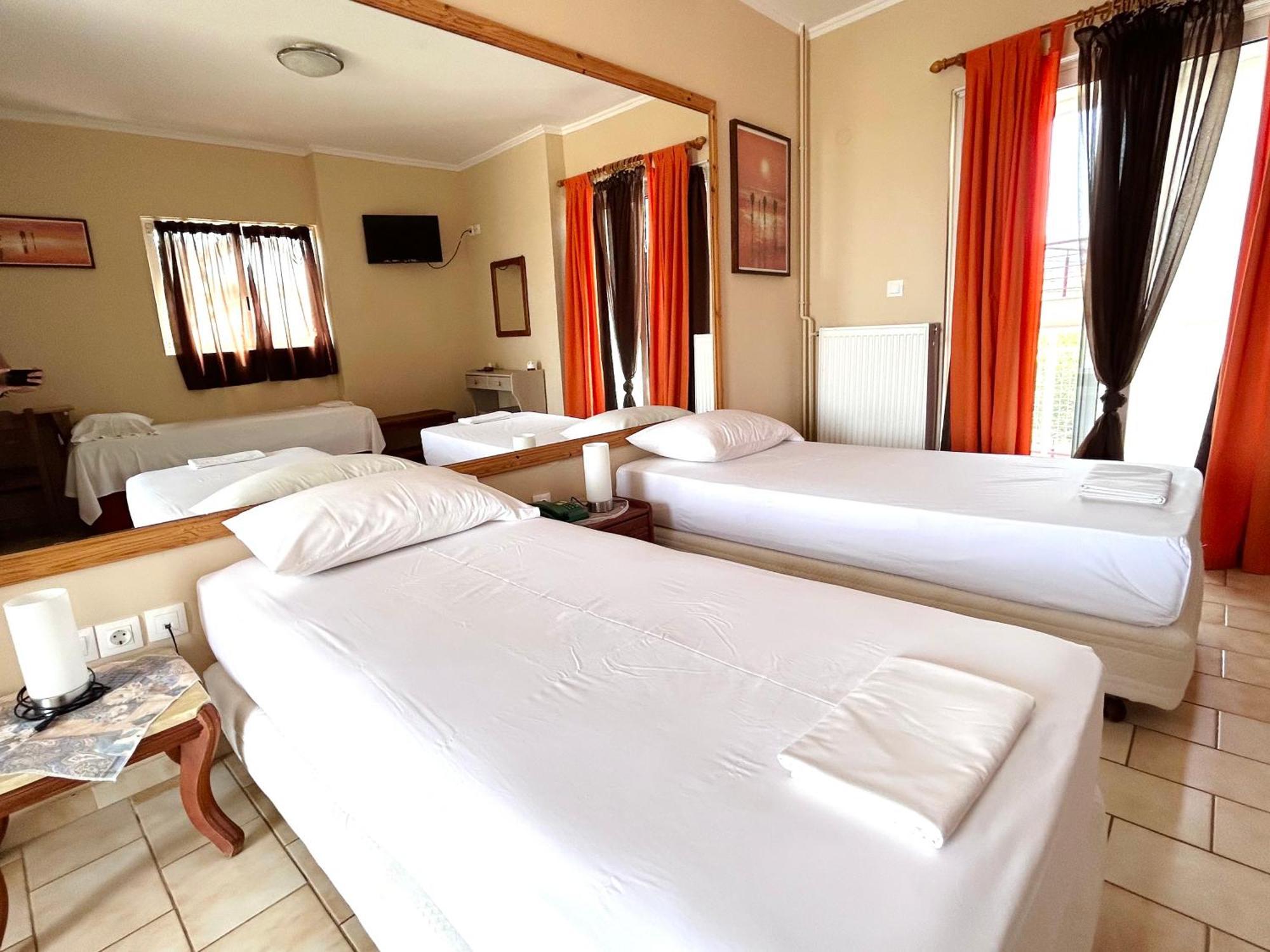 Bay Holiday Hotel & Spa Karavómilosz Kültér fotó