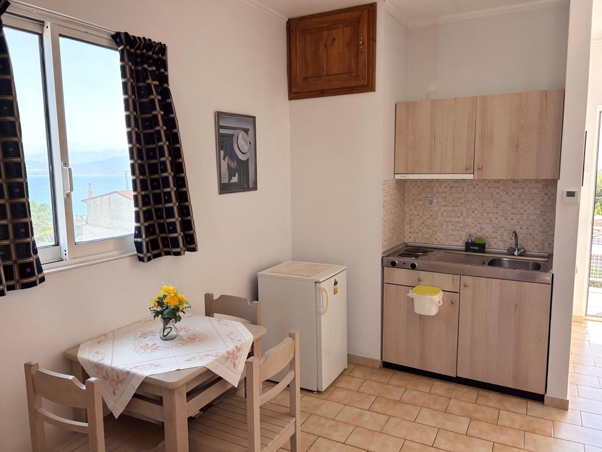 Bay Holiday Hotel & Spa Karavómilosz Kültér fotó