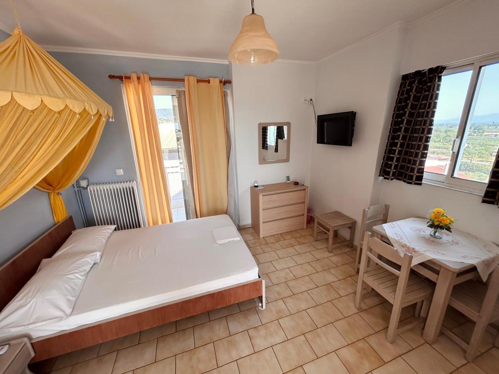 Bay Holiday Hotel & Spa Karavómilosz Kültér fotó