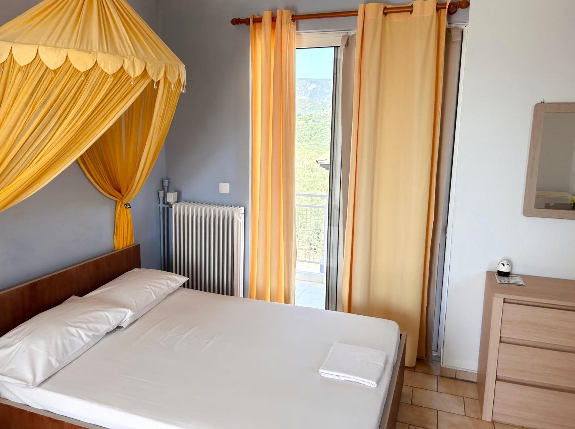 Bay Holiday Hotel & Spa Karavómilosz Kültér fotó