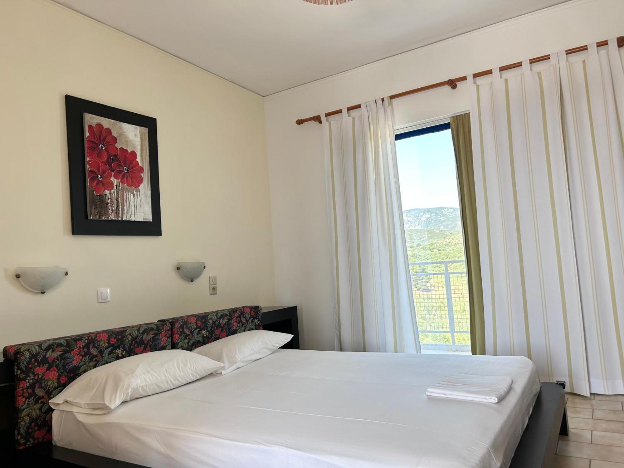Bay Holiday Hotel & Spa Karavómilosz Kültér fotó