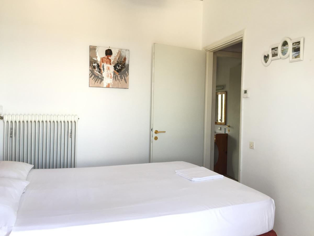 Bay Holiday Hotel & Spa Karavómilosz Kültér fotó